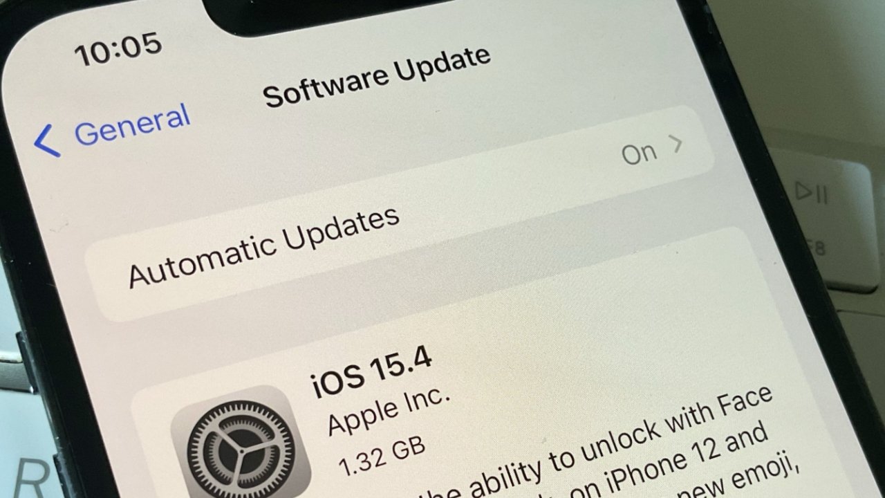 Apple responds to iOS 15.4 . battery drain complaints