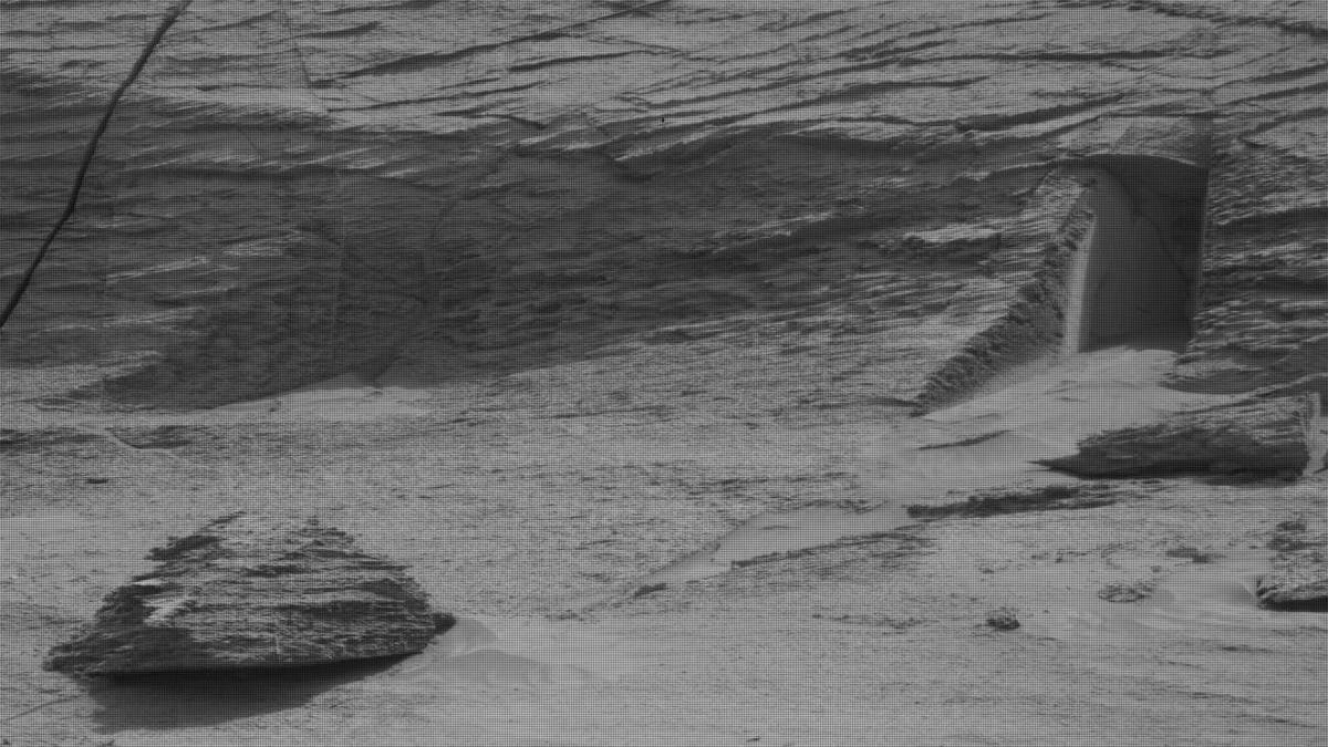 NASA’s Curiosity Rover has spotted an ‘entrance’ on Mars