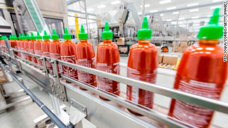 Huy Fong Foods, Inc.  An area of ​​68000 square feet.  Sriracha chili sauce factory on display in April 2014.