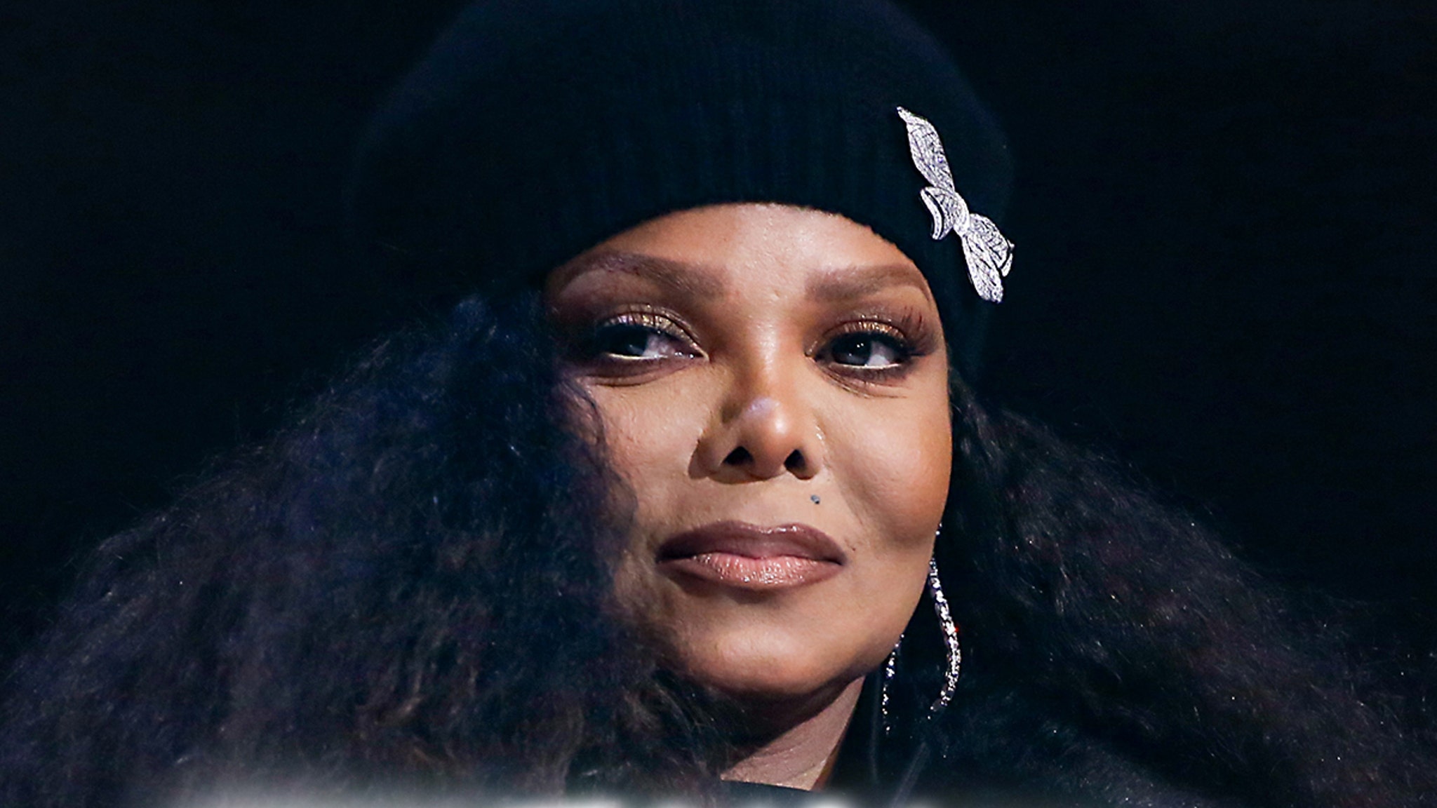 Janet Jackson loses voice at Essence Festival, stops working for the weekend