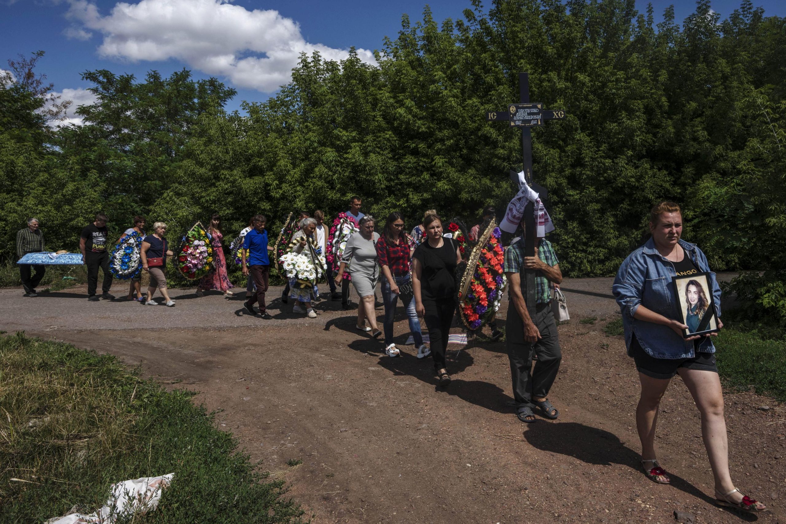 ‘Money lost’: Ukrainian evacuees forced to return