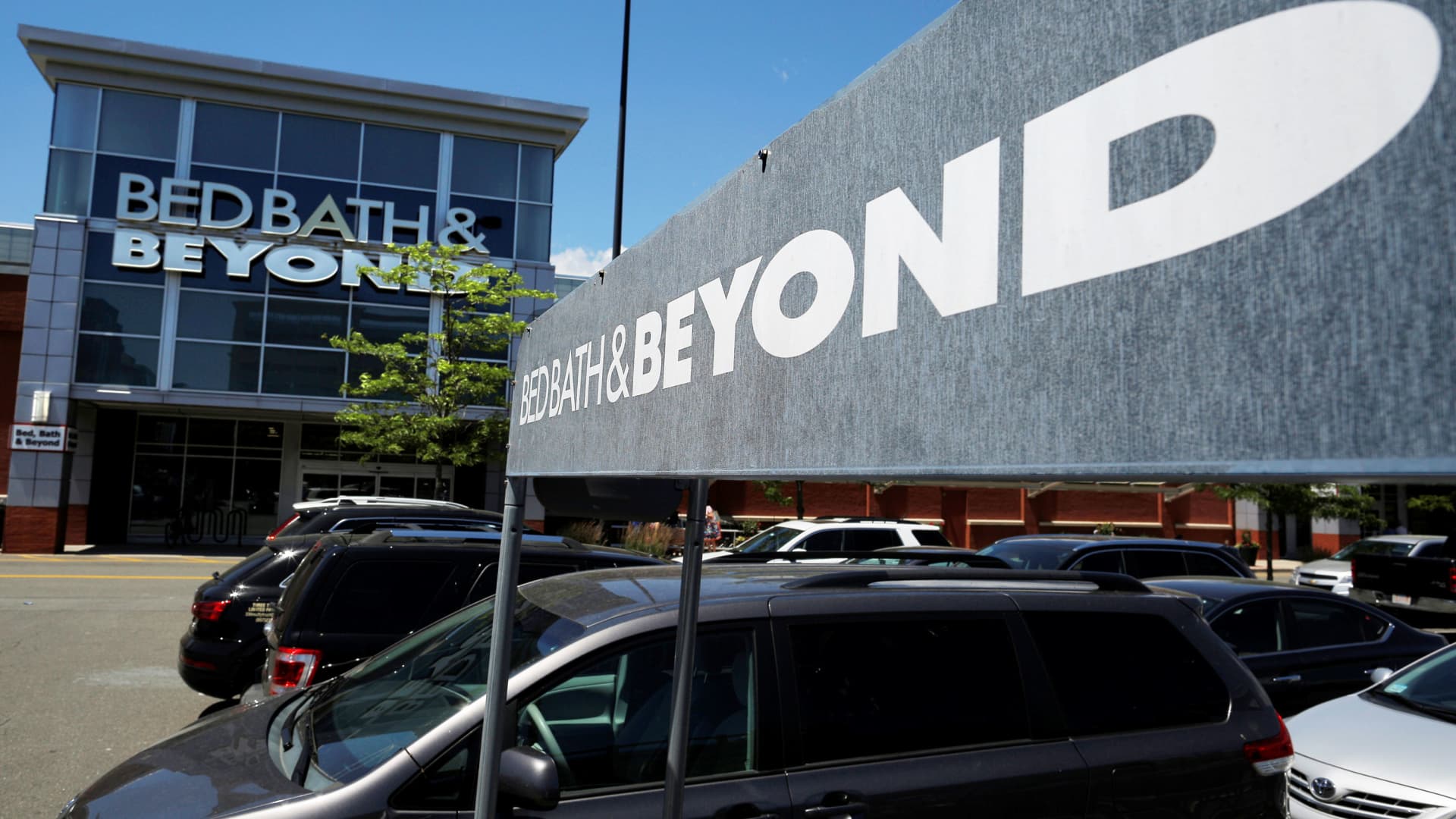 Bed, Bath & Beyond shares plunge after investor Ryan Cohen reveals his intention to sell his stake