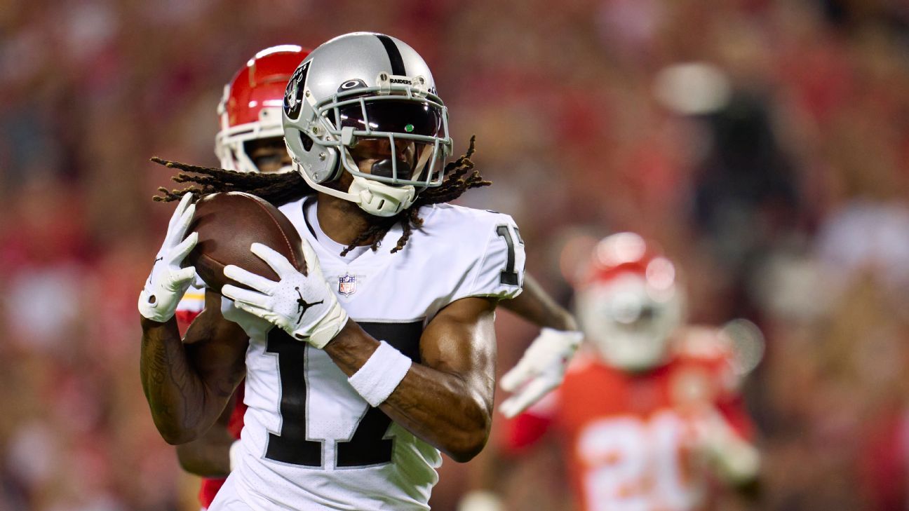 Raiders’ Davante Adams pushes someone after a match, and apologizes