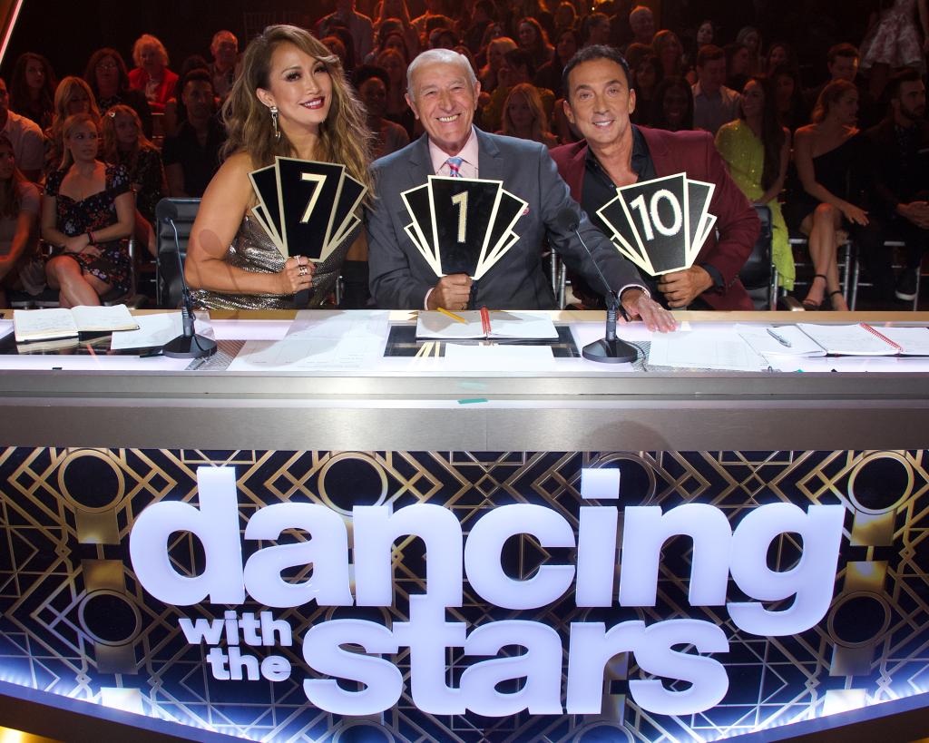 ABC . letters "Dancing with the stars" - Season 28 - Week Two